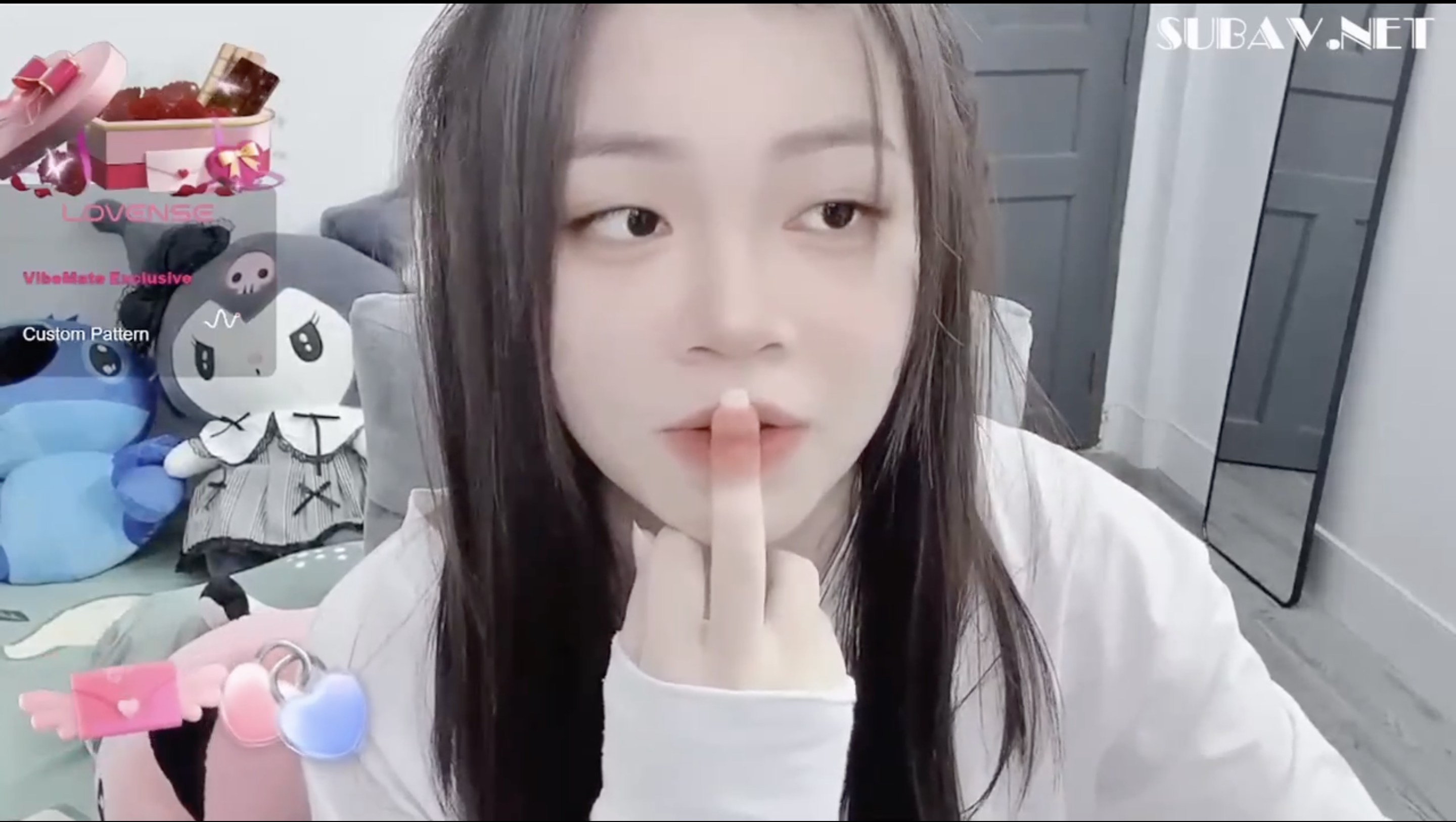 Em phò MinhHa-18 live stream khoe hàng dâm và nhiều nước